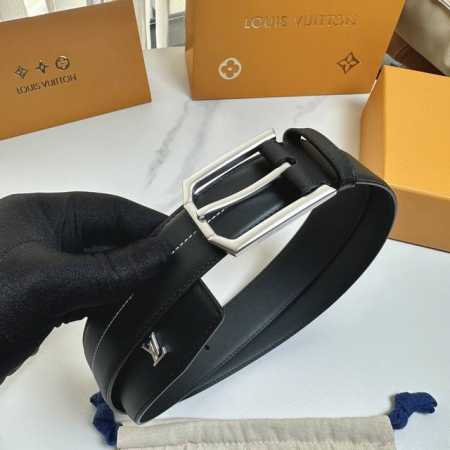 原版包裝 L0Uis Vuitt0N 今季新品 原單腰帶 寬度35毫米 雙面進口小牛皮 尾部獨特的尾巴五金設計 帶身機車縫白色線 線條流暢工整 與黑色皮革形成鮮 - 点击图像关闭