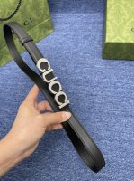 特P230 古驰 Gucci 采用高级Gucci Signature真皮精制而成，触感厚实，饰以双G商标带扣。腰带为意大利尺寸，请在购买前参阅腰带尺寸指南. 原