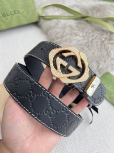 品名 古驰.Gu...Cci 原单 腰带 皮带 型号 挂扣 纯钢材质镶钻扣头 头层牛皮 图片实物拍摄 材料 百分百头层牛皮 保证真皮 24K纯钢扣专柜同等质量