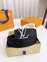 特 P160 Lv 宽度4.0 原厂双面进扣小牛皮材质，真材实料， 精细的做工，用心制作。