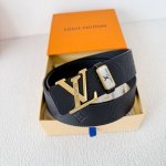 品名： Lv..路易..威登腰带皮带原单 型号：挂扣，经典纯钢材质挂扣，头层牛皮，图片实物拍摄 材料：头层牛皮，挂扣系列，纯钢材质扣头，钯镀电镀工艺永不掉色。原