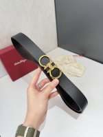 菲拉～格慕 Salvatore 、Ferragamo 是一家意大利奢侈品牌，以其高品质的皮革制品、鞋履和配饰而闻名。菲拉格慕的腰带是其经典产品之一，通常采用优质