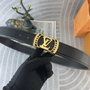 Lv 特种皮腰带系列 ，原厂五金精品不锈钢扣，手感柔软舒适 宽3.8Cm。