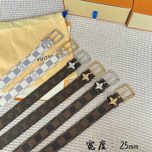 圖片包裝10 寬：25Mm 驢家新品 Ss23特別限定女士腰帶 皮帶採用雙面設計 帶身帆布面襯托原廠磨砂樹高底 嶄新的針搭扣雕刻有花卉圖案 質感超好 上身效果完