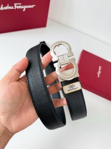 品名：菲拉格慕.Ferrgamo腰带 皮带 原单 型号：挂扣，纯铜材质经典挂扣，实物拍摄，头层牛皮 材料：百分百头层牛皮，保证真皮。纯铜材质，真空电镀永不掉色，