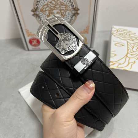 品名：Versace.范思哲 材质：原单牛皮腰带 百分百头层牛皮腰带保证真皮，24K纯钢扣，专柜原单品质、做工精细，时尚大牌，送人自用首选 包装： 请认准如图专 - 点击图像关闭