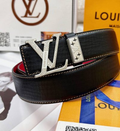 皮带：Lv..路易..威登顶级复刻. 腰带：原单品质百分百头层牛皮，保证真皮。雕花镂空工艺.真空电镀.永不掉色.24K纯钢扣头层小牛皮荔枝纹双面两用专柜同等质量