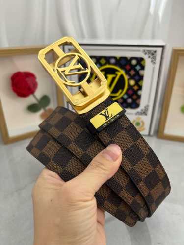 品名：Lv..路易..威登自动带 材质：原单牛皮腰带 百分百头层牛皮腰带保证真皮，24K纯钢扣，专柜原单品质、做工精细，时尚大牌，送人自用首选 包装： 请认准如