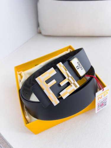 品名：芬迪.Fendi腰带 皮带原单 型号：挂扣，原版经典纯铜精品字母挂扣，实物拍摄，双面头层牛皮 材料：百分百头层牛皮，保证真皮。专柜同等质量，纯铜字母挂扣，