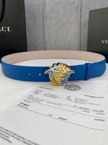 特 宽度4.0Cm Versace 范思哲 此款柔软的皮带饰有金、银双色3D美杜莎腰带扣，可搭配正装或休闲牛仔装。