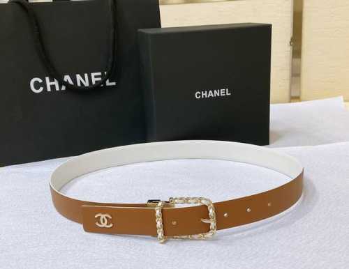 特 Chanel 24 独家首发 原版小牛皮 金色金属与小牛皮 白 与 土黄、 旋转五金 一带两用 简单优雅知性的搭配 3.0Cm精品