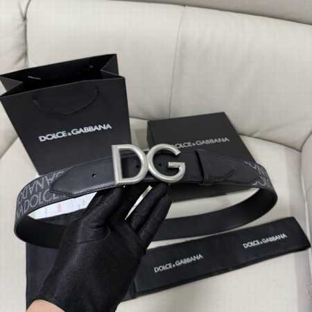 Dg，宽4.0Cm Dolce&Gabbana 全新小牛皮腰带，满载干练态度。滚轴针扣搭扣尽显巧思 - 点击图像关闭