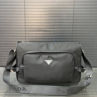 Prada 普拉达 大号 Re-Nylon 再生尼龙布邮差包 单肩斜挎包 经典百搭 实物拍摄 高端品质 配送防尘袋 22 X 34 Cm