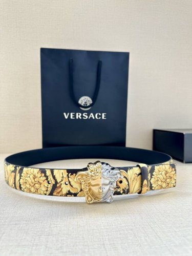 宽度3.8Cm Versace 皮带，配有立体La Medusa双面搭扣，一面饰有Barroco印花。 La Medusa搭扣 腰带环 底面料：100%牛皮