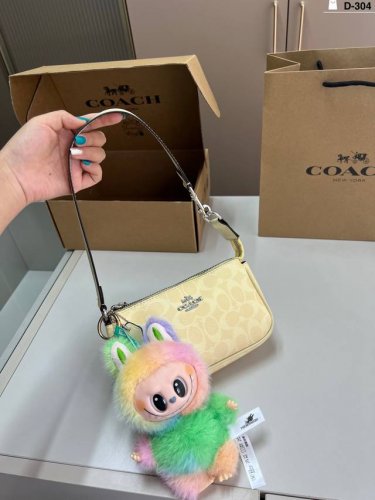 配Labubu拉布布挂件 Coach蔻驰奶油黄麻将包 新色Nolita麻将包清新又可爱哦！ D-304尺寸20×12飞机盒