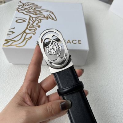 特 品牌： 古奇 新款进口小牛皮，手感细腻柔软。搭配纯钢自动精品钢扣，男士必备！宽度：3.5Cm