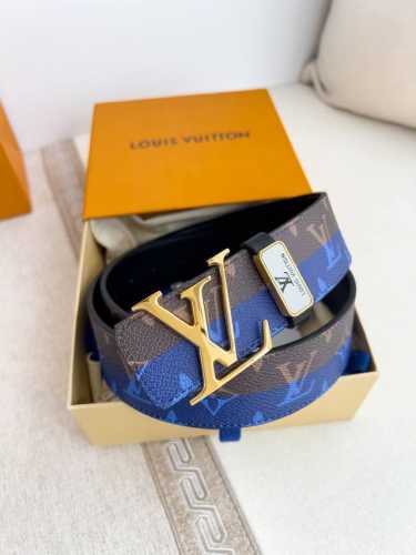 品名： Lv..路易..威登腰带皮带原单P200 型号：挂扣，经典纯钢材质挂扣，头层牛皮，图片实物拍摄 材料：头层牛皮，挂扣系列，纯钢材质扣头，钯镀电镀工艺永不