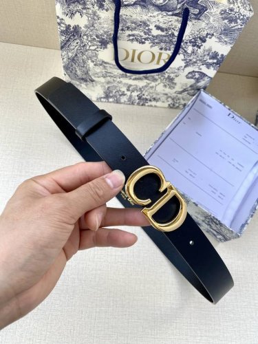 特 宽度3.0Cm Dior 迪奧 爆款平面無線帶身 Saddle两面头层牛皮皮带。 光亮金属“Cd”标志 採用進口雙面頭層牛皮