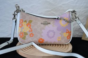 Coach 蔻驰 Cbg73经典标志Teri单肩包Pvc配皮单肩斜挎腋下包手提包 高颜值，牛皮材质超级耐磨。比麻将包大，容量完全满足日常需求。金属配件拼接肩带手