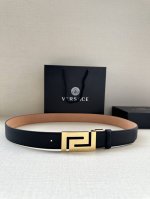 p210 宽度3.5Cm Versace （范思哲）两面手掌纹/此款柔软的皮带饰有一个几何形状的希腊回纹别扣，既时尚又优雅