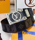皮带：Lv..路易..威登顶级复刻- 腰带：原单品质百分百进口头层牛皮，保证真皮。雕花镂空工艺.真空电镀.永不掉色.24K纯钢扣头层老花，黑格，棕格，黑花，格仔