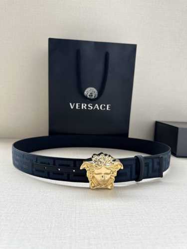 特 宽度3.8Cm Versace 织物腰带，饰有提花Greca图案，配有La Medusa搭扣。 La Medusa五金配件 搭扣闭合 面料：100%锦纶 里