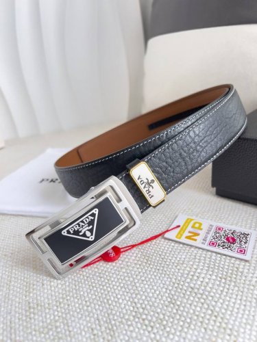 品名：普拉达.Prada 腰带 皮带自动带 型号：自动带，经典纯钢材质自动扣，图片实物拍摄 材料：百分百头层牛皮，保证真皮。24K纯钢扣专柜同等质量， 双面头层
