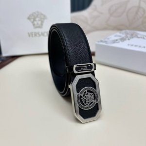 高端品质，实物拍摄 批 配全套包装 品牌： Versace海外原单 扣头材质：精品实心钢扣 带身材质正面：38Mm宽度采用双面进口原版皮腰带，真空电镀五金扣头实