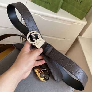 特 Gucci -古驰 宽： 3.7Cm 意大利原厂压花皮 黑咖双面可用 精品纯铜旋转扣 。