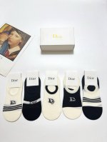 配包装 一盒5双 Dior 迪奥 经典字母Logo 纯棉船袜 ，Ins超火爆空调袜，纯棉面料，潮人必备 ，经典配色 个性时尚百搭款，你值得拥有哦