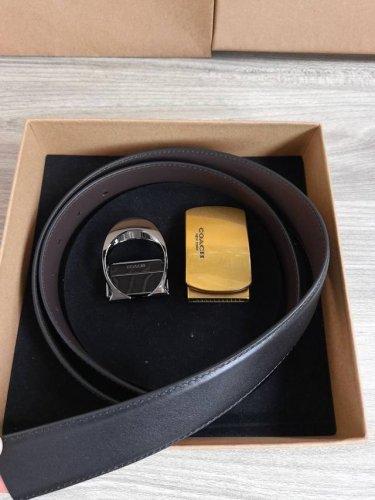 Coach蔻驰 高品质 3.8Cm 高真空电镀五金 ，可双面使用 配备专柜装礼盒