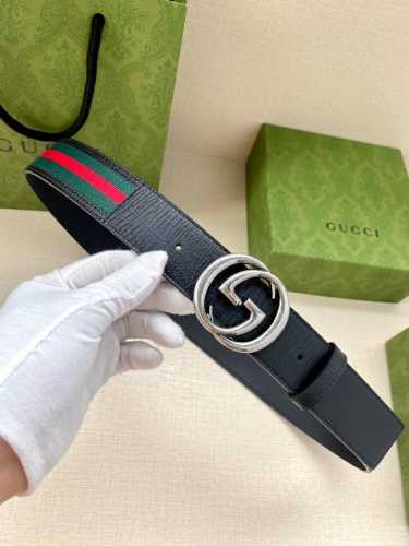 宽度4.0Cm Gucci 经典帆布织带腰带 配以织纹皮质滚边和双G原单钢扣 绿色 红色 绿色棉质帆布编织腰带 配以黑色头层牛皮
