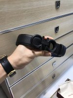 配送专柜包装 打孔针 特 新款 F宽35Mm 标志造型皮带，圆柱8字S F铆钉扣，双面进口原版进口压花牛皮配而制成，镀金表面金属制品，品质保证，非市场通货