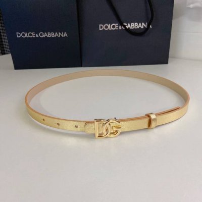 D&G 杜嘉 班纳双面小牛皮腰带，缀以电镀金属 Dg 徽标搭扣。简约百搭，精品宽度1.5Cm，