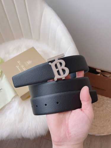 品牌:博柏利 价格:特 尺寸:带宽38Mm 正品尺寸 五金材质:专柜精品扣，真空电镀，工艺精细 带身材质:天然头层牛皮.质感十足