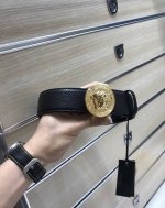 配送专柜包装 打孔针 批专柜同款、实拍专柜官网，尺寸:宽38Mm，原版立体长城纹美人头扣 ，极富设计美感 ，双面采用进口原版鳄鱼纹配小牛皮，彰显个性，清晰美观，