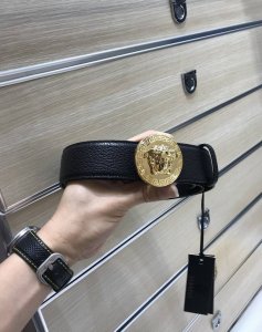 配送专柜包装 打孔针 批专柜同款、实拍专柜官网，尺寸:宽38Mm，原版立体长城纹美人头扣 ，极富设计美感 ，双面采用进口原版鳄鱼纹配小牛皮，彰显个性，清晰美观，