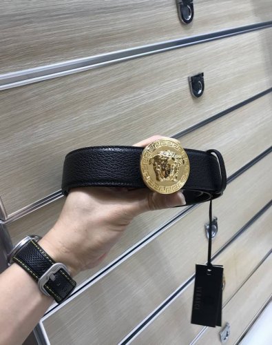 配送专柜包装 打孔针 批专柜同款、实拍专柜官网，尺寸:宽38Mm，原版立体长城纹美人头扣 ，极富设计美感 ，双面采用进口原版鳄鱼纹配小牛皮，彰显个性，清晰美观，