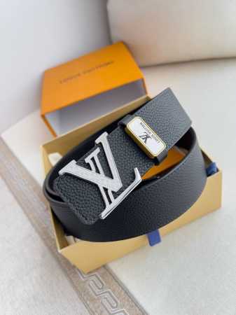 品名： Lv..路易..威登腰带皮带原单 型号：挂扣，经典纯钢材质挂扣，头层牛皮，图片实物拍摄 材料：头层牛皮，挂扣系列，纯钢材质扣头，钯镀电镀工艺永不掉色。原 - 点击图像关闭