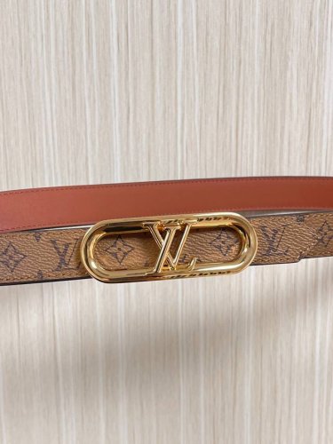 当季新款，2.5宽双尖原单1比1.一面帆布印黄花，一面棕色进口牛皮，.搭配精品