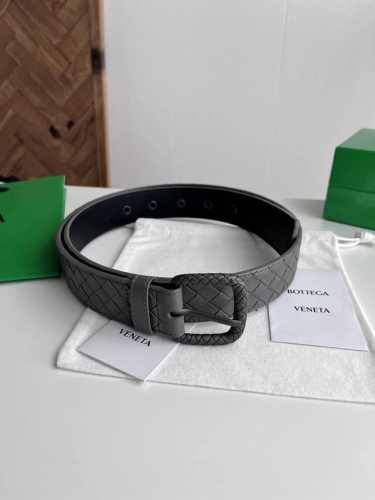 Bv 2025最新款男士编织腰带 纯手工Intreccio小格子编织 双面意大利小牛皮搭配编织纹理设计真空枪色针扣 金属圈皮带孔 皮带宽度35Mm 颜色: 灰色