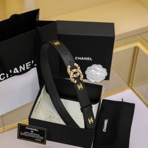 chanel 24S Cc 珍珠 水钻 白 与 黑 字母 Logo搭扣 黄铜金属小牛皮腰带 手感柔软 细腻 3.0Cm 码数75- -100