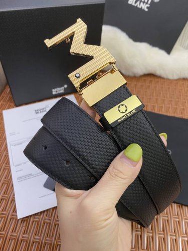 品名：万宝龙 Montblanc 原单 材质：原单牛皮腰带 百分百头层牛皮腰带保证真皮，24K纯钢扣，专柜原单品质、做工精细，时尚大牌，送人自用首选 包装： 请