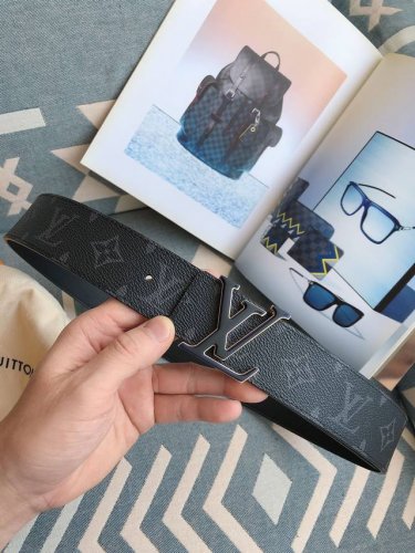 特 Lv.路易威登 全套包装 原版品质 代工厂货品 40Mm宽度 正品一体铸造五金钢扣，原厂皮料 双面原厂定制面料，区别市场货