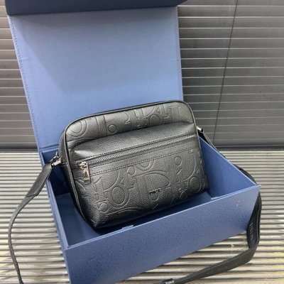 Dior 迪奥 Rider 2.0 可调节肩带拉链开合 皮革拼粒面小牛皮 邮差包单肩斜挎包 男款 黑色 明星单品 采用优质原厂材质 高端品质 配送礼盒 规格: