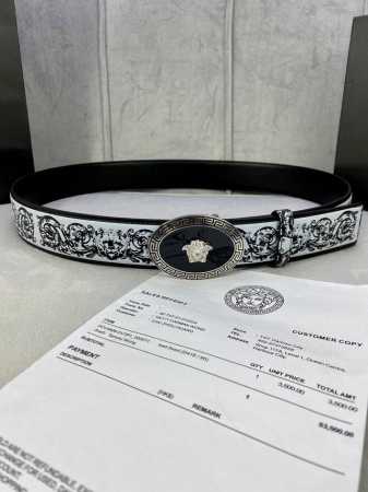 特 宽度4.0Cm Versace 范思哲 此款palazzo腰带采用牛皮革面料制作，并饰有le Pop Classique图案印花和标志性的椭圆美杜莎五金配件 - 点击图像关闭