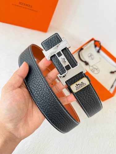 品名： 爱玛仕.Hermes腰带 皮带 原单 型号：挂扣，经典纯钢材质扣头，双面头层牛皮，图片实物拍摄 材料：双面头层牛皮，挂扣系列，纯钢材质扣头，镀钯电镀工艺