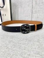 宽度3.8Cm Gucci Gg Marmont系列每一季都会推陈出新，为灵感源于70年代的标志性原版gg6.0Cm钢扣配件注入现代精髓。这款双色头层牛皮腰带