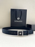 宽度3.8Cm Versace 织物腰带，饰有提花greca图案，配有la Medusa搭扣。 La Medusa五金配件 搭扣闭合 面