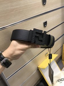 特 P210 配送专柜包装 打孔针 新款 Fd 宽38 Mm 支持Nfc 芯片扫描，标志造型皮带，原版石头纹黑色双层F铆钉扣，进口原版 F荔枝纹橄榄绿小牛皮，镀